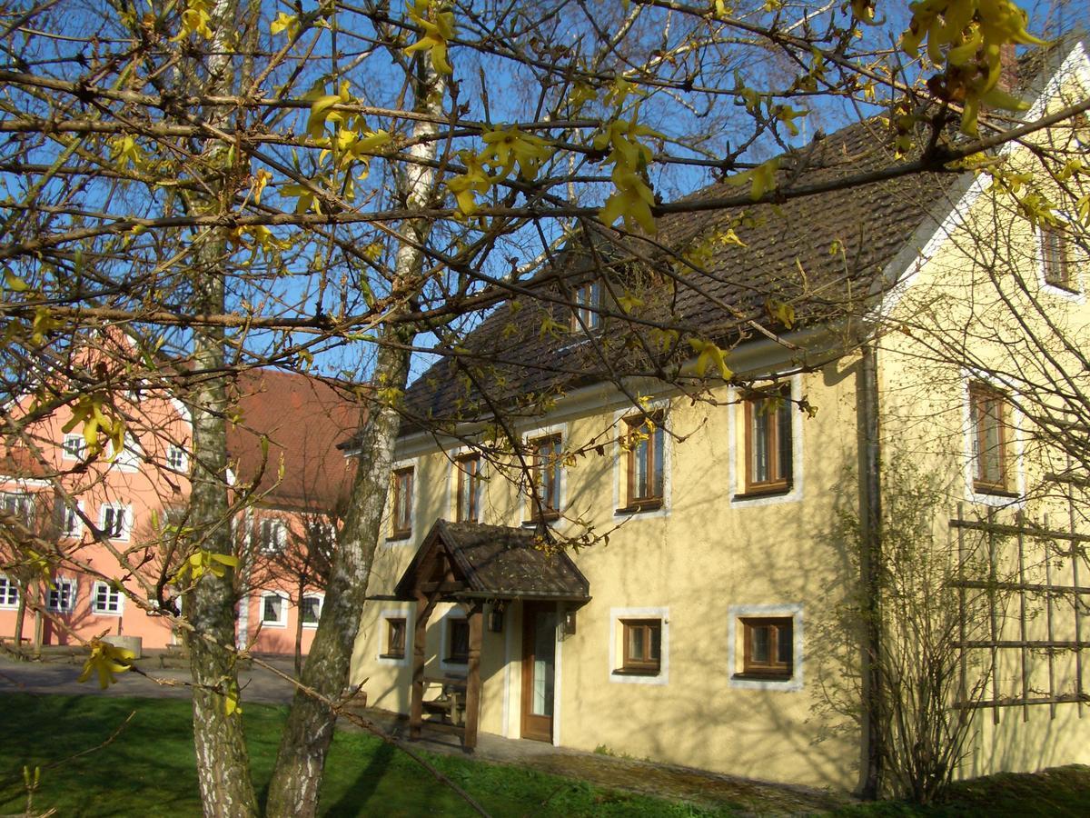 Pilgerhaus Bergen Neuburg an Der Donau Exterior foto